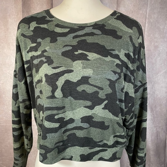 EXPRESS Camo Print Scoop Neck Cropped Long Sleeve Sweater- SEE MEASUREMENTS - Picture 2 of 8
